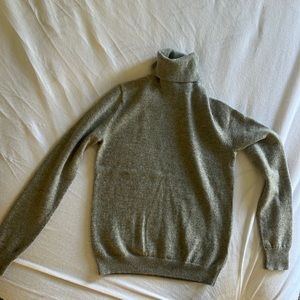 Uniqlo 100% Cashmere Turtleneck Sweater
